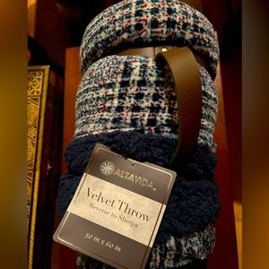 ALTAVIDA Velvet Throw Reverse To Sherpa 50” in X 60” in